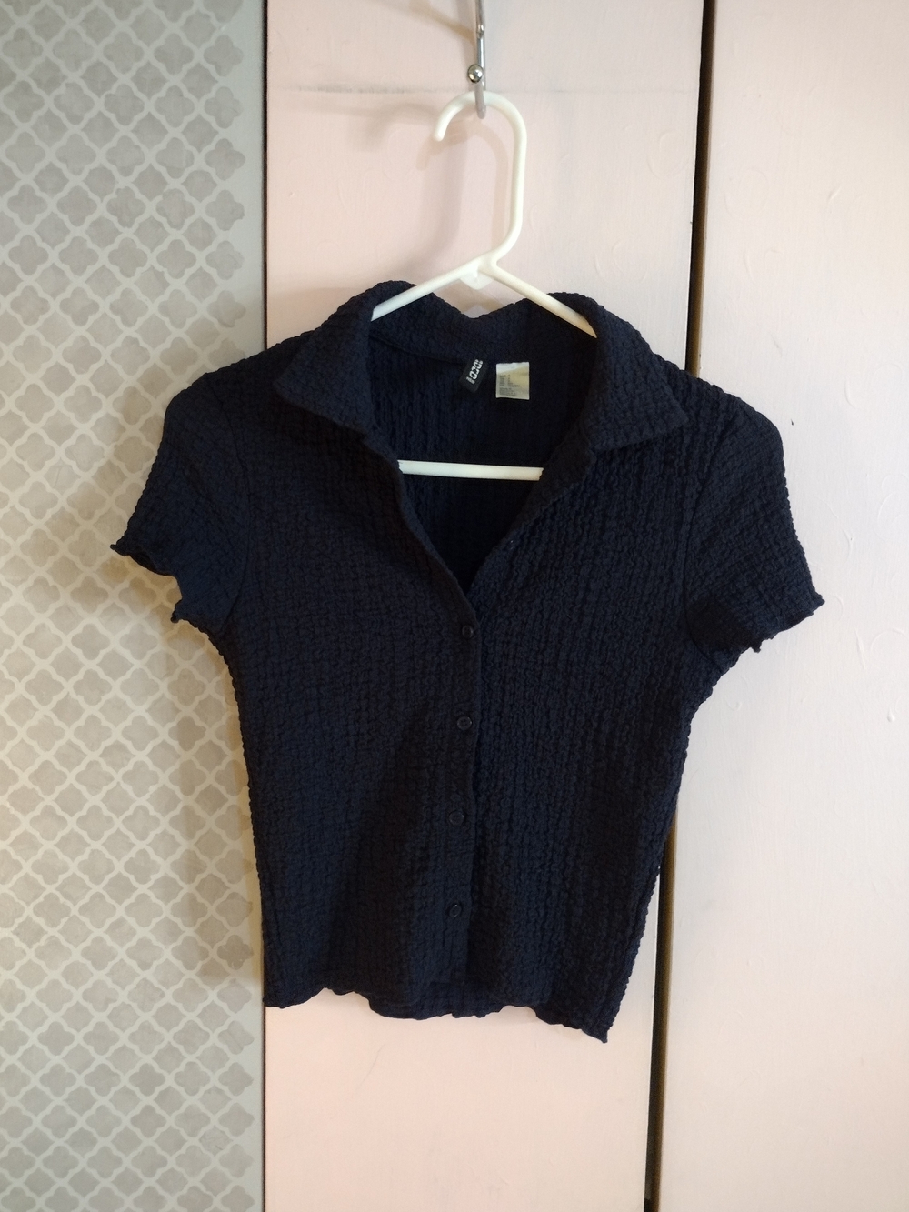 H&M Black Textured Short Sleeve Button-Down Top